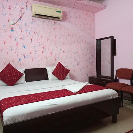 Airport Hotel Pariksheet Inn New Delhi Exteriör bild