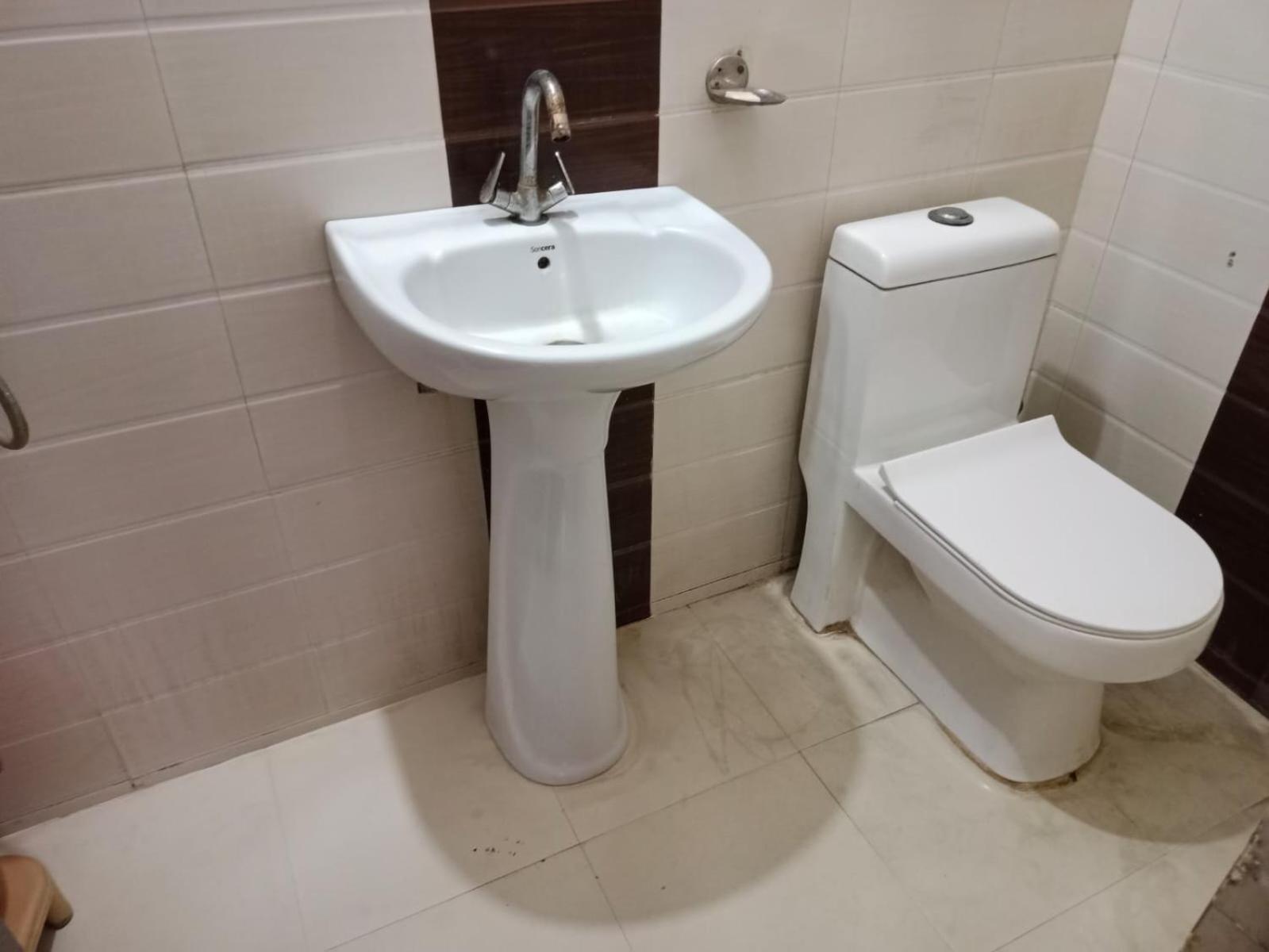 Airport Hotel Pariksheet Inn New Delhi Exteriör bild
