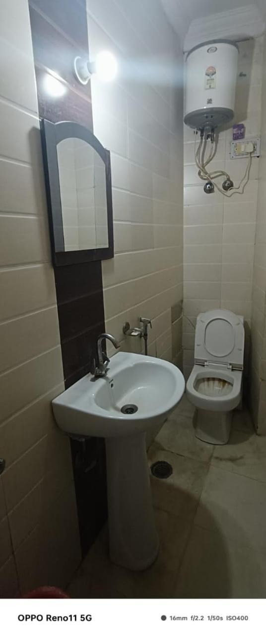 Airport Hotel Pariksheet Inn New Delhi Exteriör bild