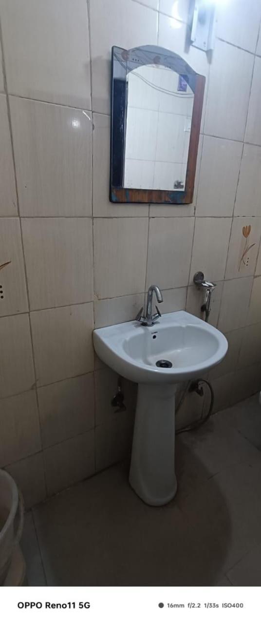 Airport Hotel Pariksheet Inn New Delhi Exteriör bild