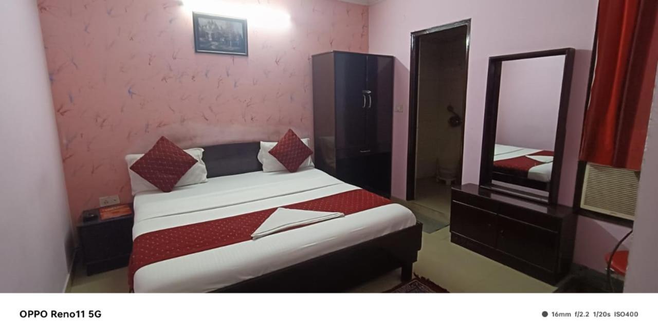 Airport Hotel Pariksheet Inn New Delhi Exteriör bild