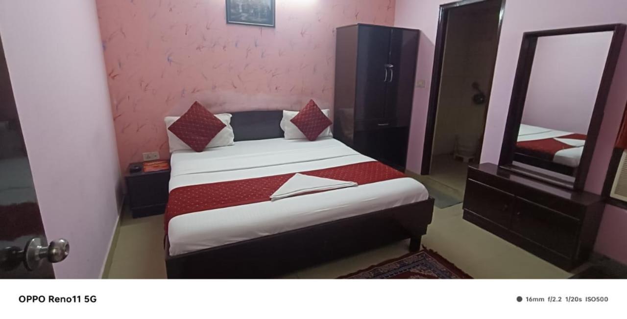 Airport Hotel Pariksheet Inn New Delhi Exteriör bild